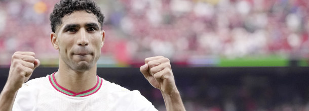 Marokko Fussballkapitän Hakimi feiert einen Sieg bei der 2026 FIFA-WM