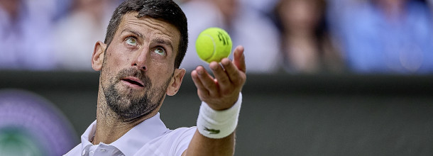Serbien Tennisstar Novak Djokovic im Einsatz beim Wimbledon Grand Slam-Turnier